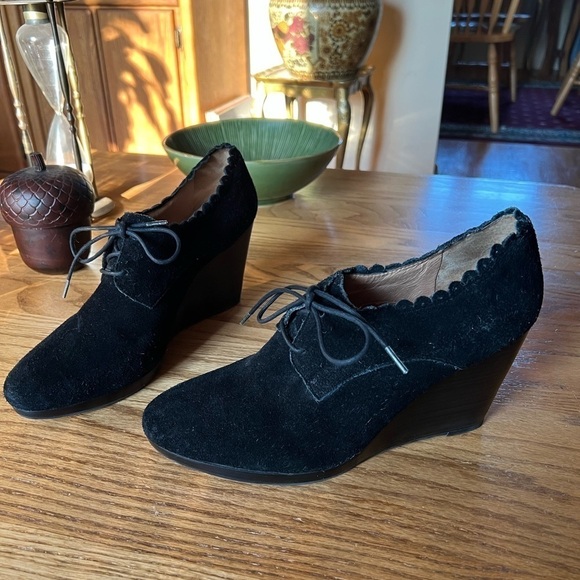 Jack Rogers Olivia Suede Scalloped Wedge Booties 11 - Picture 2 of 10